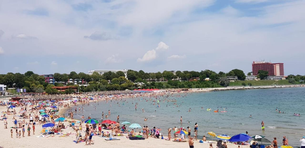 Lazy Lounge Apartments Mangalia Bagian luar foto